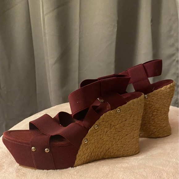 Wedge - Picture 2 of 6